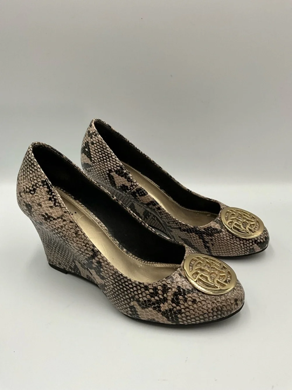 FIONI Wedges Size 6 Beige & Black Snake-Print Wedges with Gold Medallion